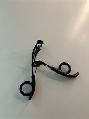 Eye lash curler
